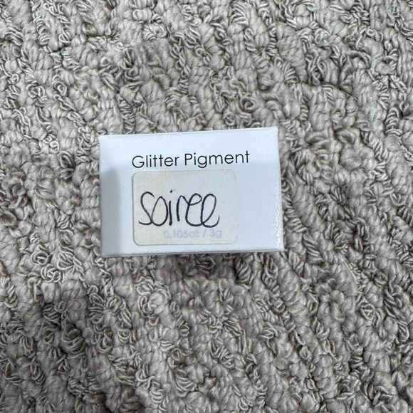 Bodyography Silver Glitter Eyeshadow - Picture 3 of 6